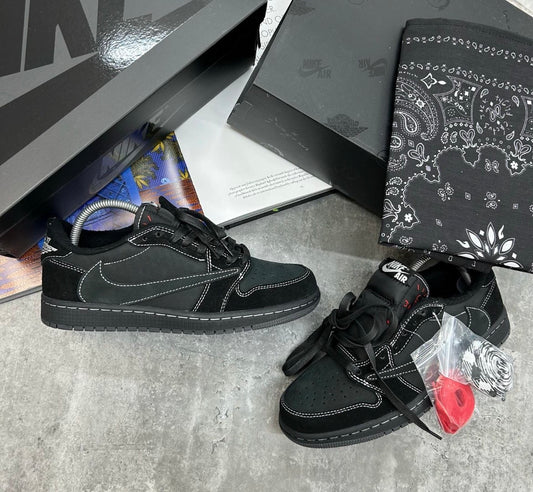 NK - Travis Triple Blacks